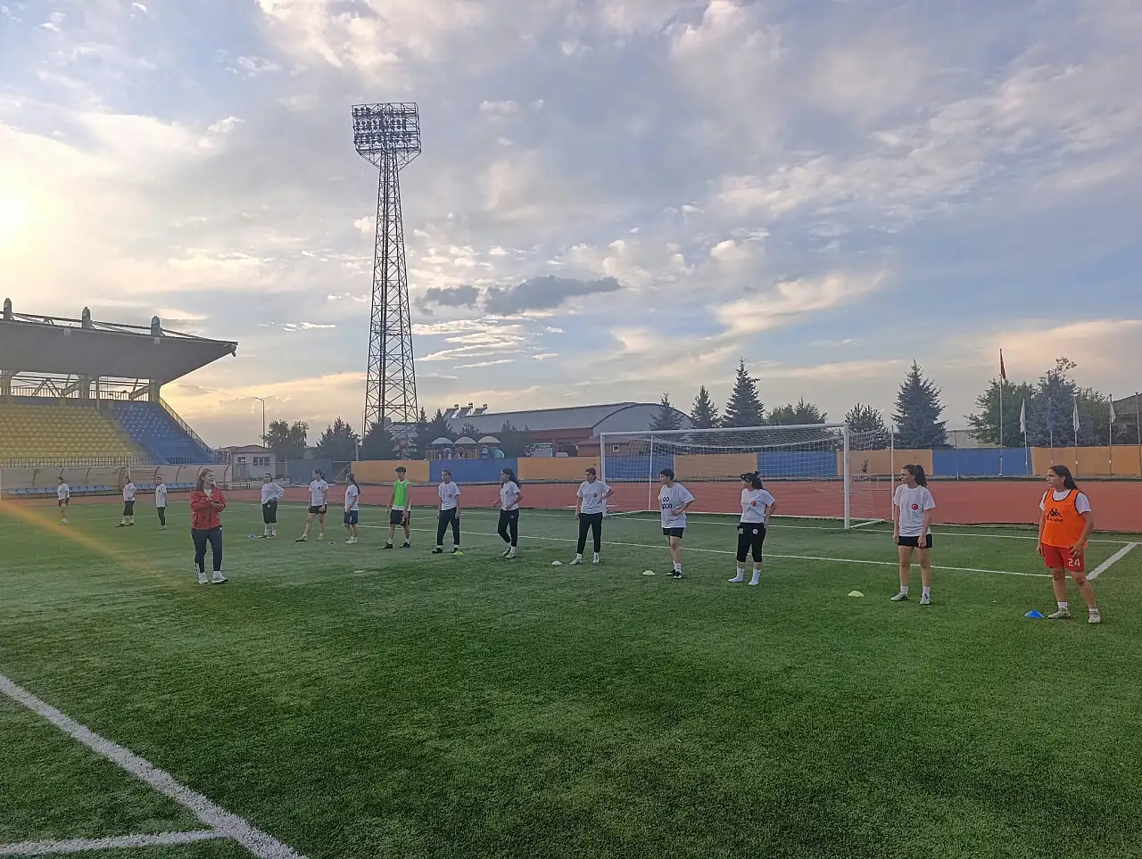 Ağrı'nın kadın futbolcuları 1. Lig için hazırlanıyor