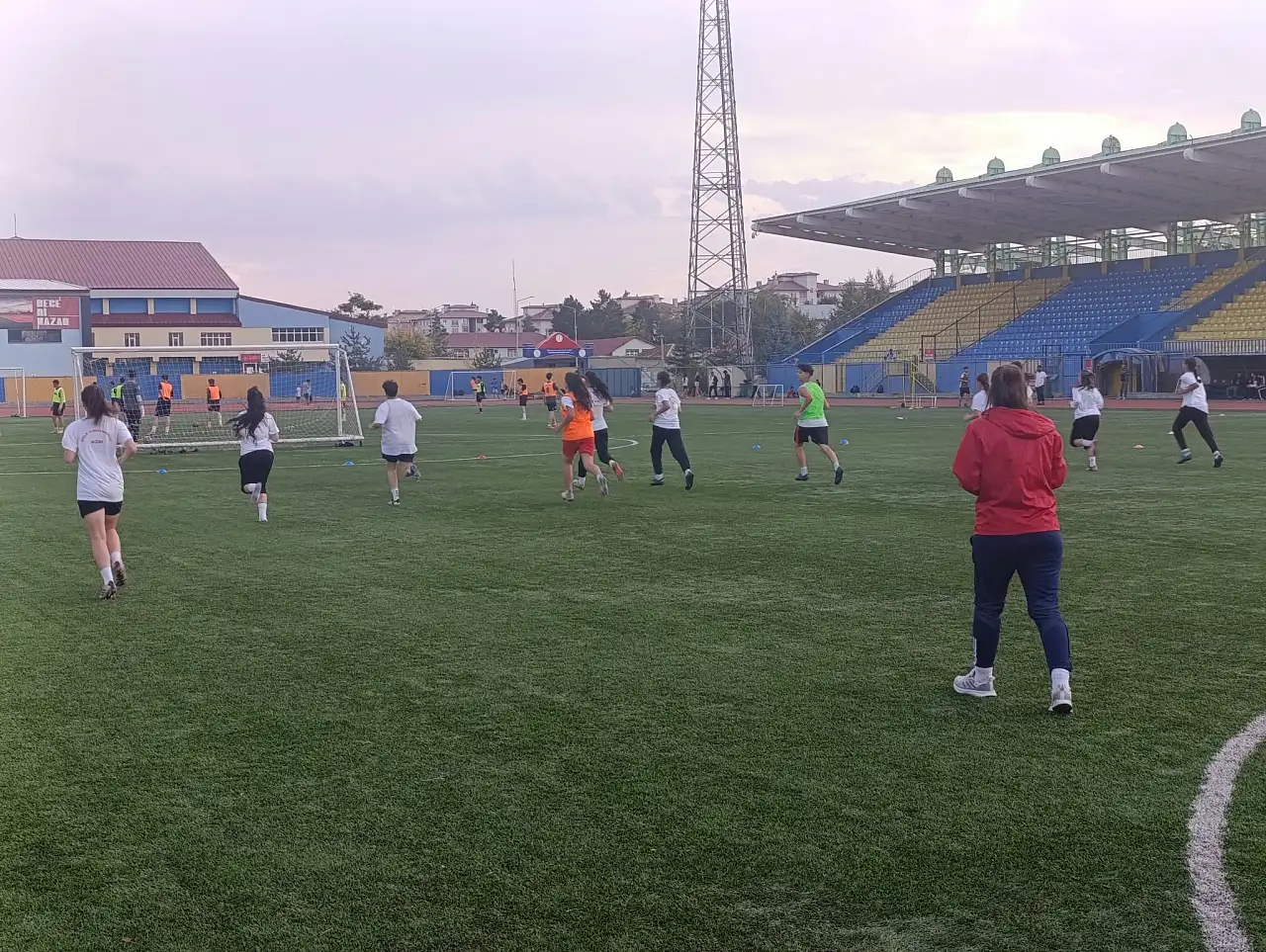 Ağrı'nın kadın futbolcuları 1. Lig için hazırlanıyor