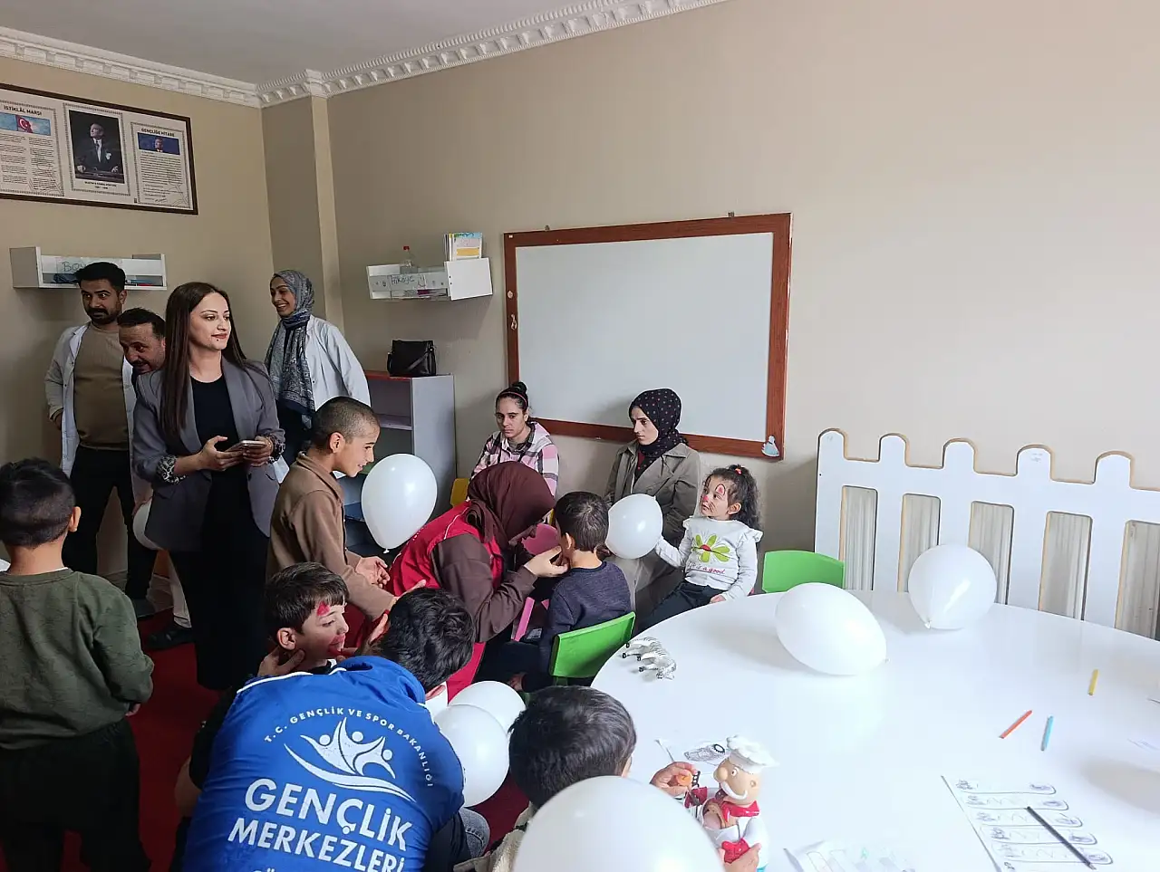 Doğubayazıt'ta Gençlik Merkezi gönüllüleri özel öğrencileri ziyaret etti