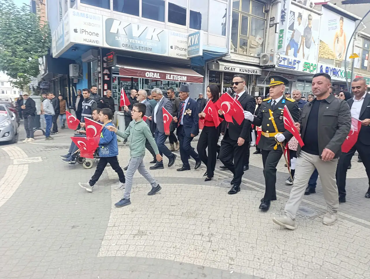 Doğubayazıt'ta Cumhuriyet Bayramı yürüyüşle kutlandı