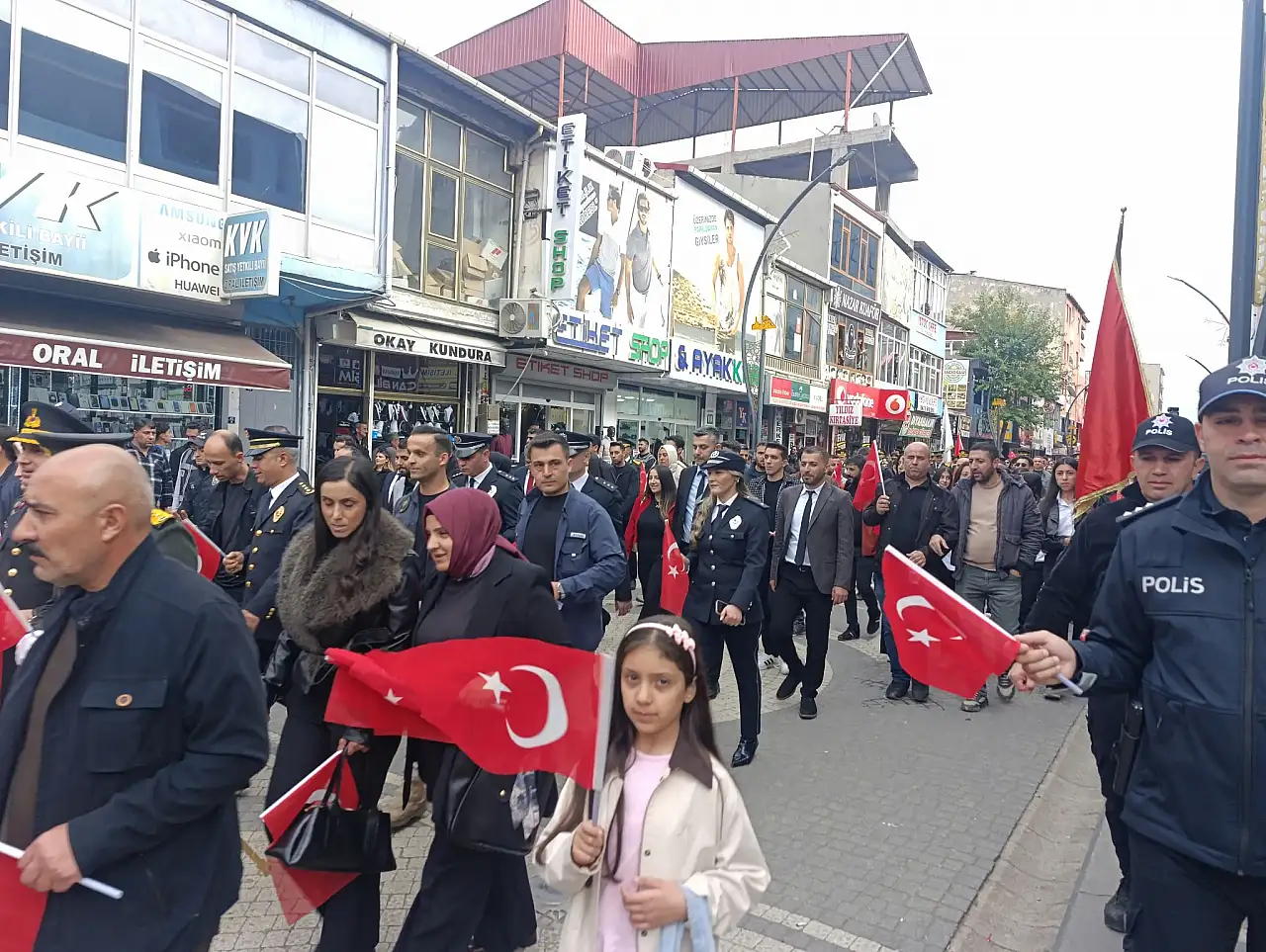 Doğubayazıt'ta Cumhuriyet Bayramı yürüyüşle kutlandı