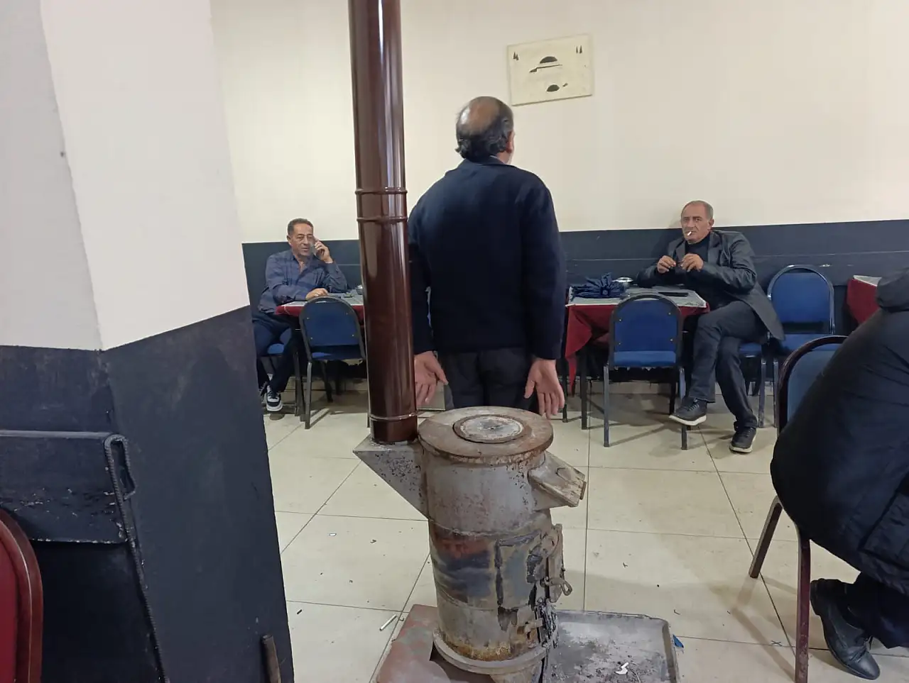 Ağrı'da kahvehanelerde sobalar yanmaya başladı!