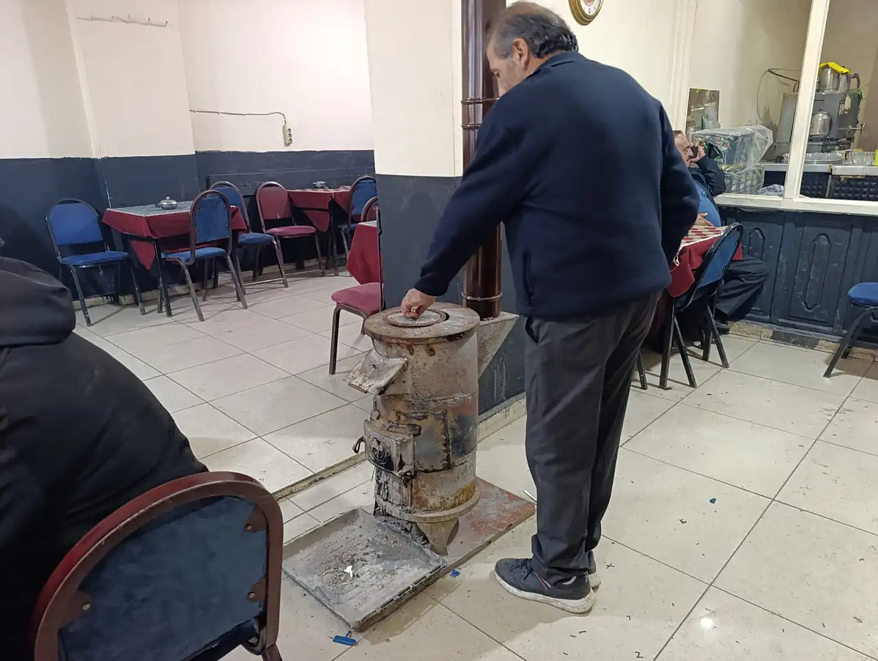 Ağrı'da kahvehanelerde sobalar yanmaya başladı!