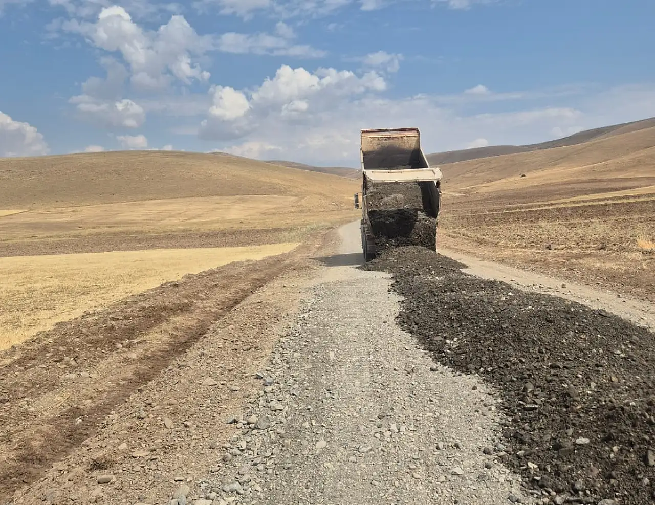Tutak'ın köylerinde yollar artık daha konforlu olacak