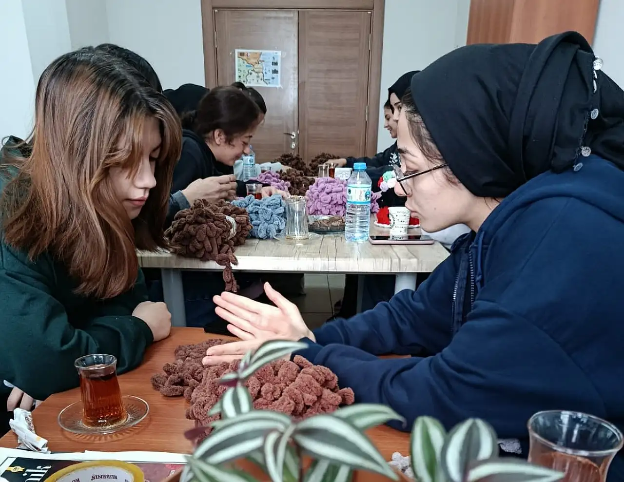 Doğubayazıt'ta KYK öğrencileri örgü atölyesinde bir araya geldi