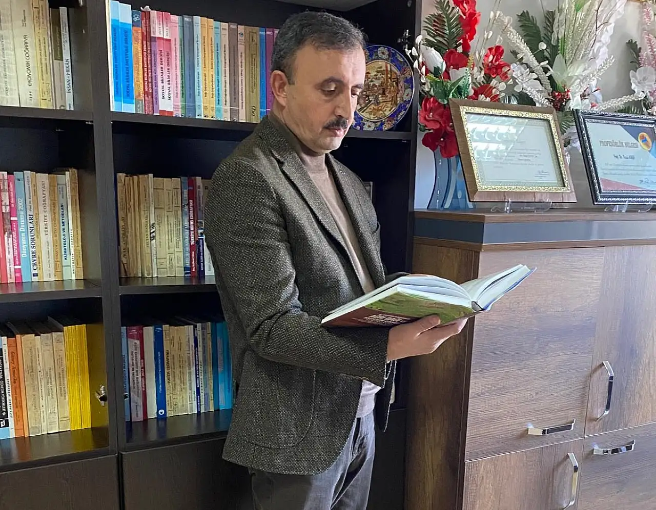 AİÇÜ'lü profesörden çarpıcı analiz: Dağların sırrı Kur'an'da asırlar önce anlatıldı