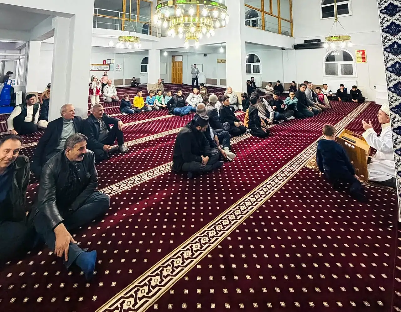 Patnos'ta gençler camide buluştu