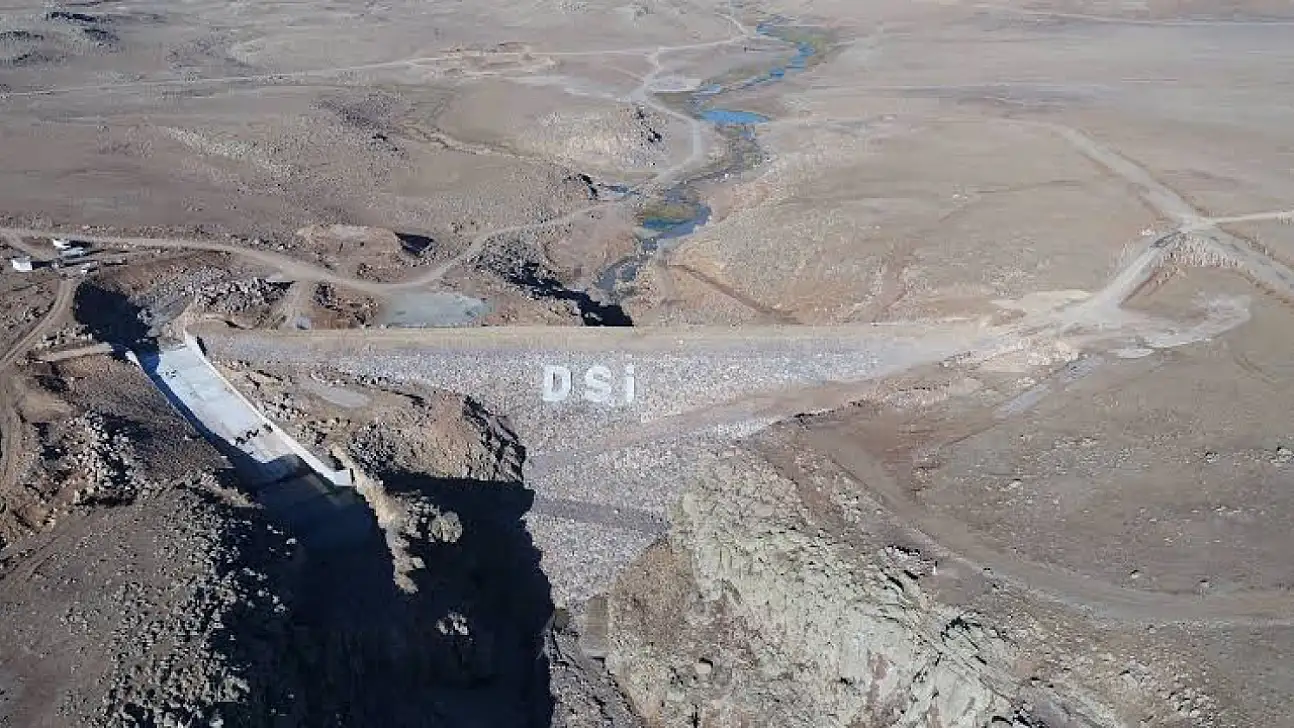 Bakan duyurdu! Ağrı Taşlıçay'da bulunan Derecek Barajı'nda su tutma işlemi başladı