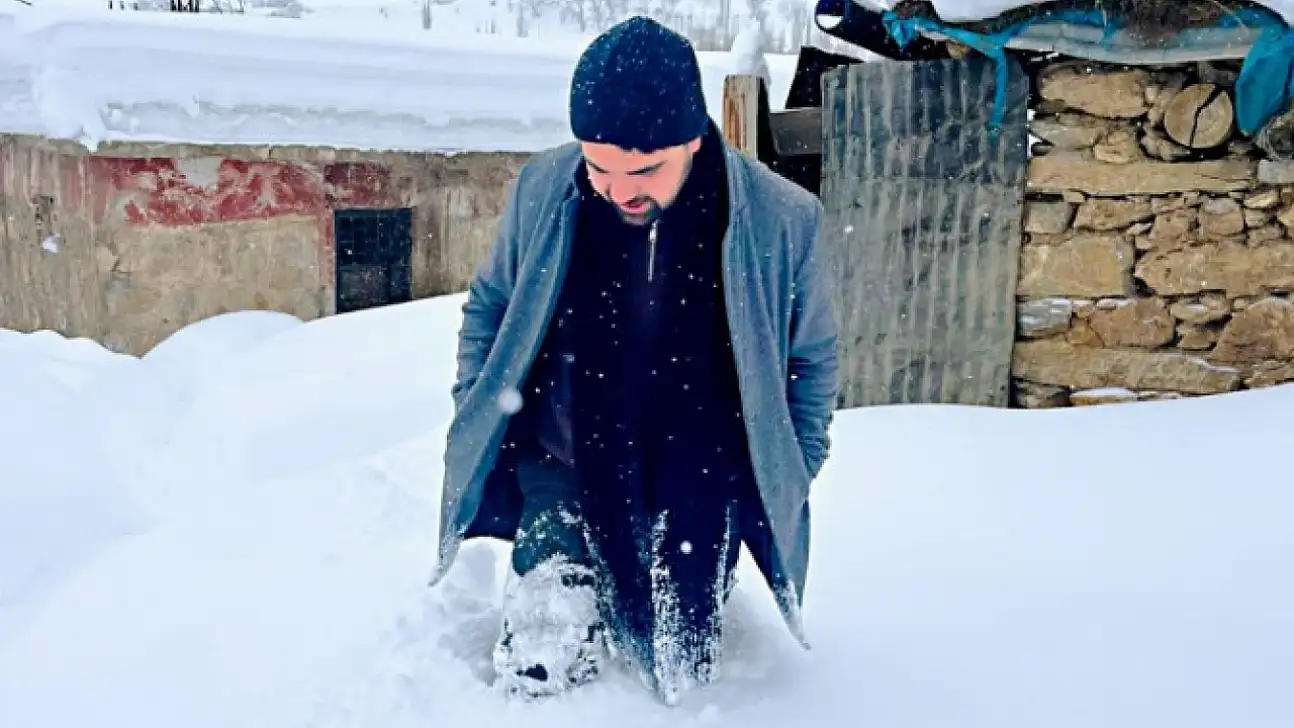 Bitlis'te Görev Aşkı: Din Görevlileri Kar Yağışına Rağmen Hizmette