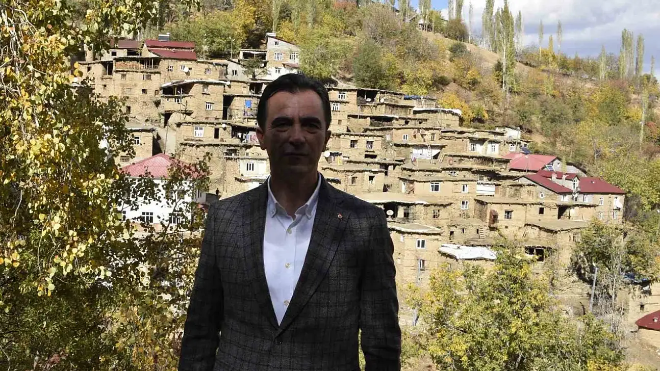 Bitlis'te Vali Karakaya, Uzuntaş köyünde tarihi yapıları koruma vurgusu yaptı