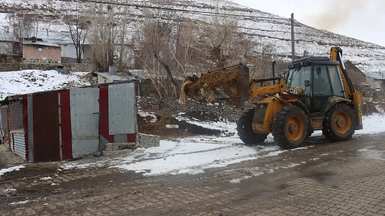 Çat Belediyesi'nden İlçe Genelinde Çevre Temizliği Çalışması