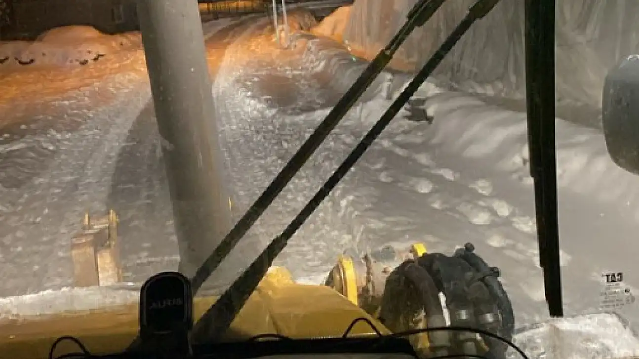 Çat'ta Karla Mücadele Çalışmaları Aralıksız Sürüyor