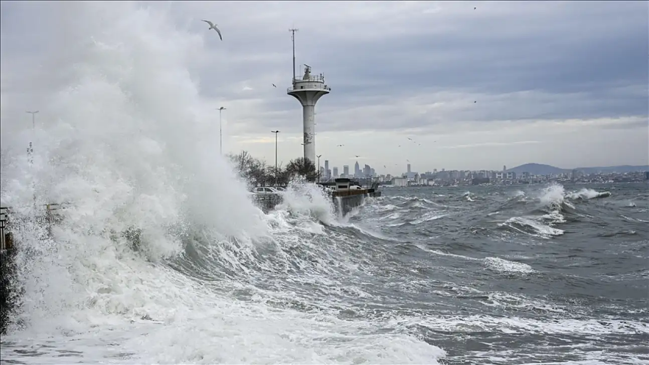 Denizlerde fırtına alarmı: Üç bölge için peş peşe uyarı