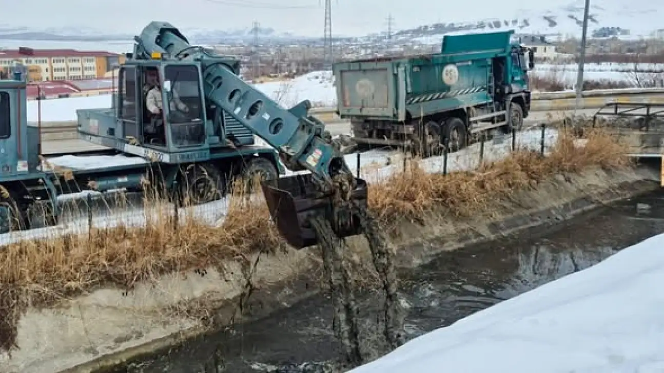 DSİ 17. Bölge Müdürlüğü'nden Edremit'te Kanal Islah Çalışması