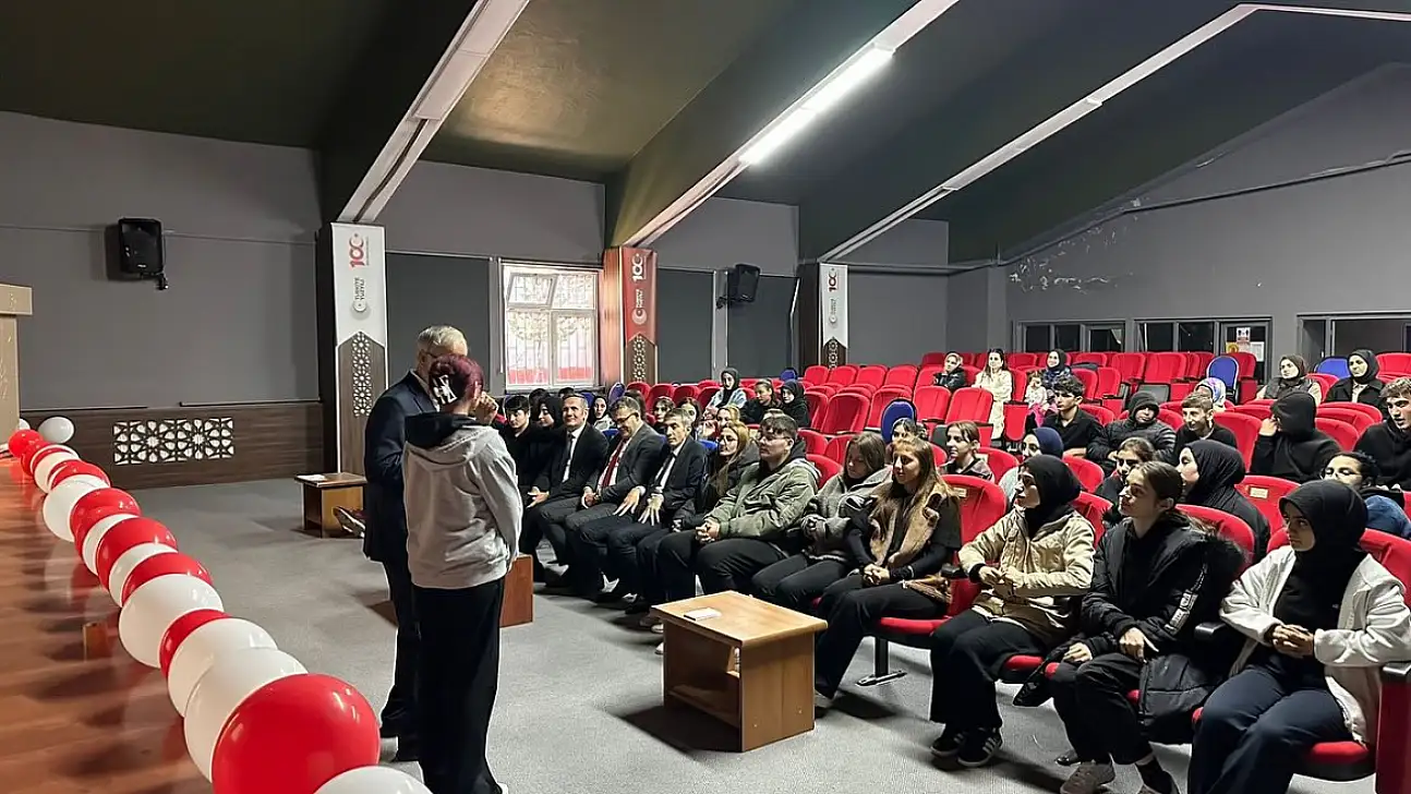 Eğitimci Yazar Ali Erkan Kavaklı, Pazaryolu Öğrencileriyle Buluştu