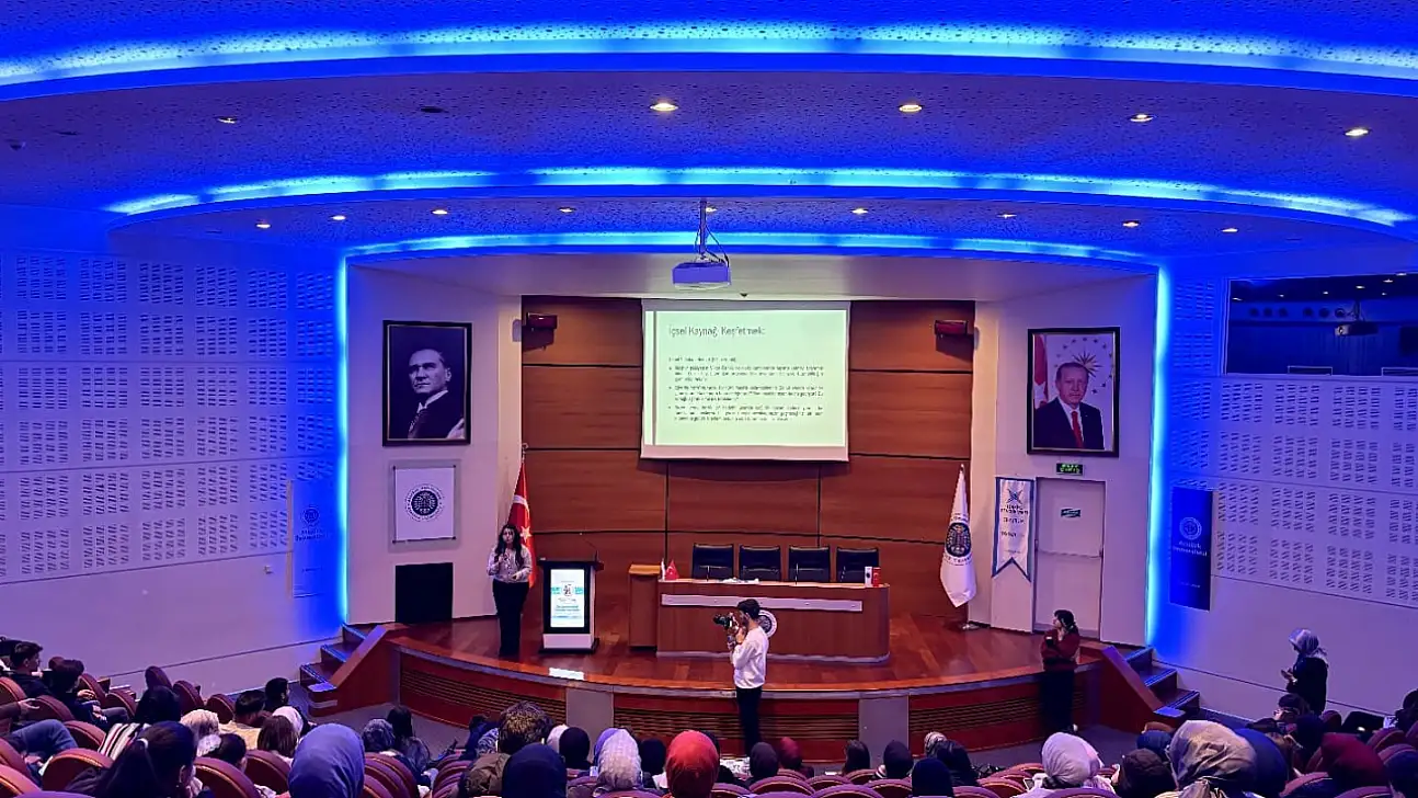 Erzurum'da TÜGVA, gençlerle Zor Zamanlarda Umudu Korumak etkinliği düzenledi