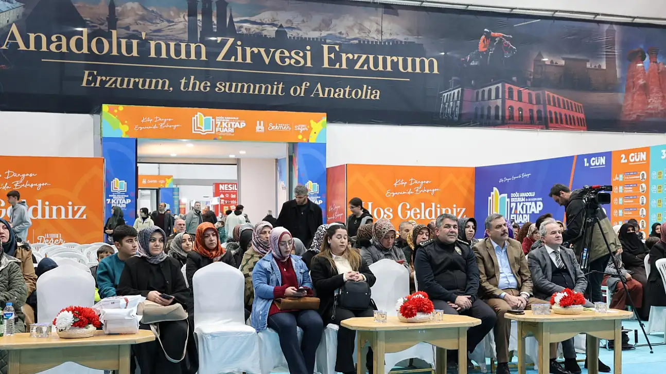 Erzurum Emniyet Müdürü Karaburun ve Vali Çiftçi, Kitap Fuarı'nda Söyleşiye Katıldı