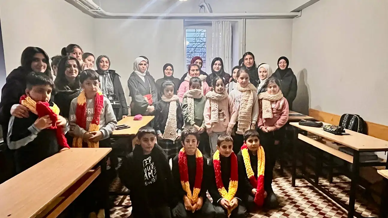 Erzurum Oltu'da Genç Gönüllüler Çocuk Yüreklerle Buluştu, İlmek İlmek Kardeşlik Örüldü