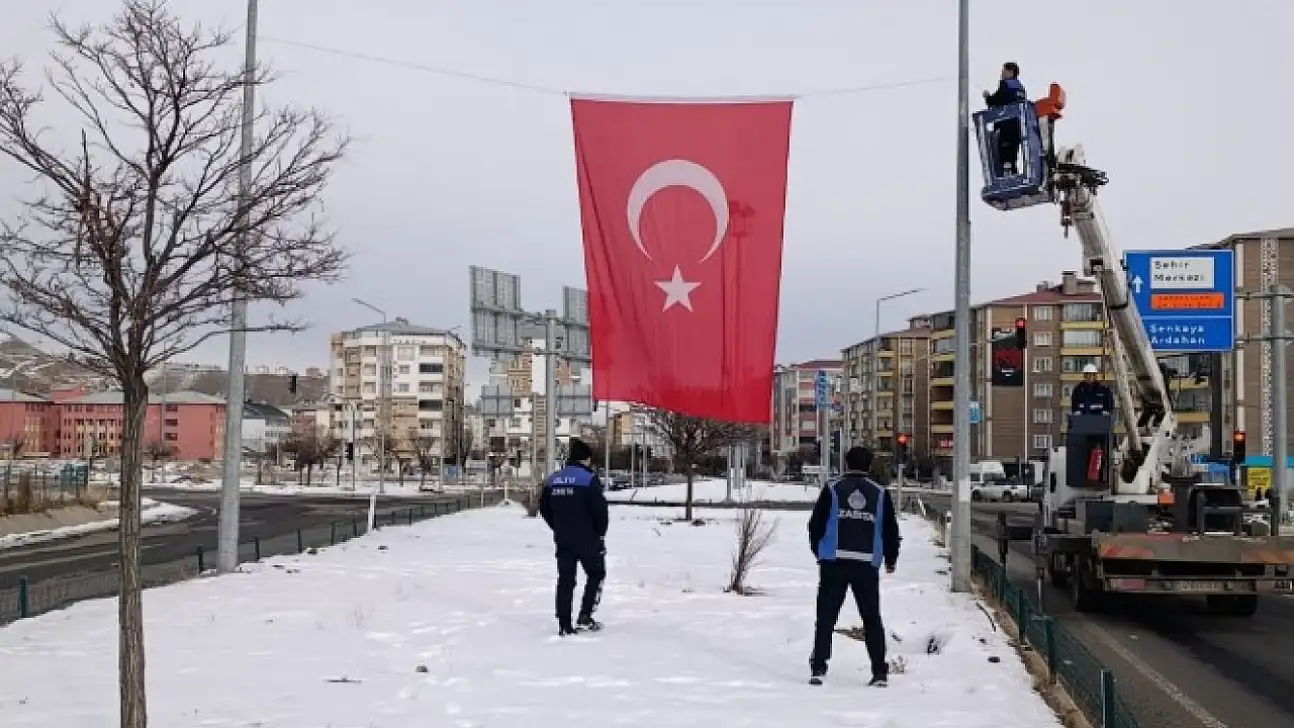 Erzurum Oltu, Türk Bayraklarıyla Donatılıyor
