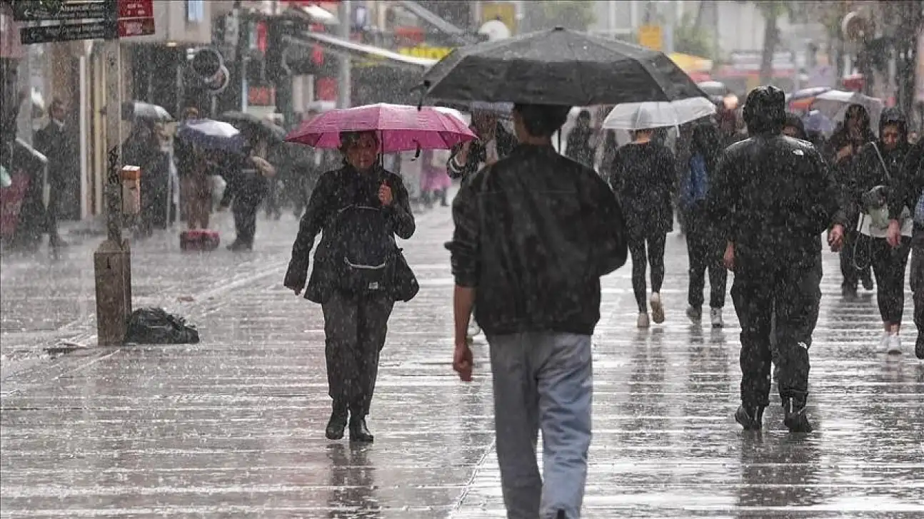 Hafta sonu planı olanlar dikkat: Yağışlı hava tüm yurda yayılıyor