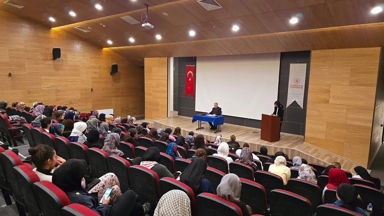 İlahi Aşkın Sırları Bitlis'te Konuşuldu: Doç. Dr. Barca Öğrencilerle Mevlana'yı Buluşturdu