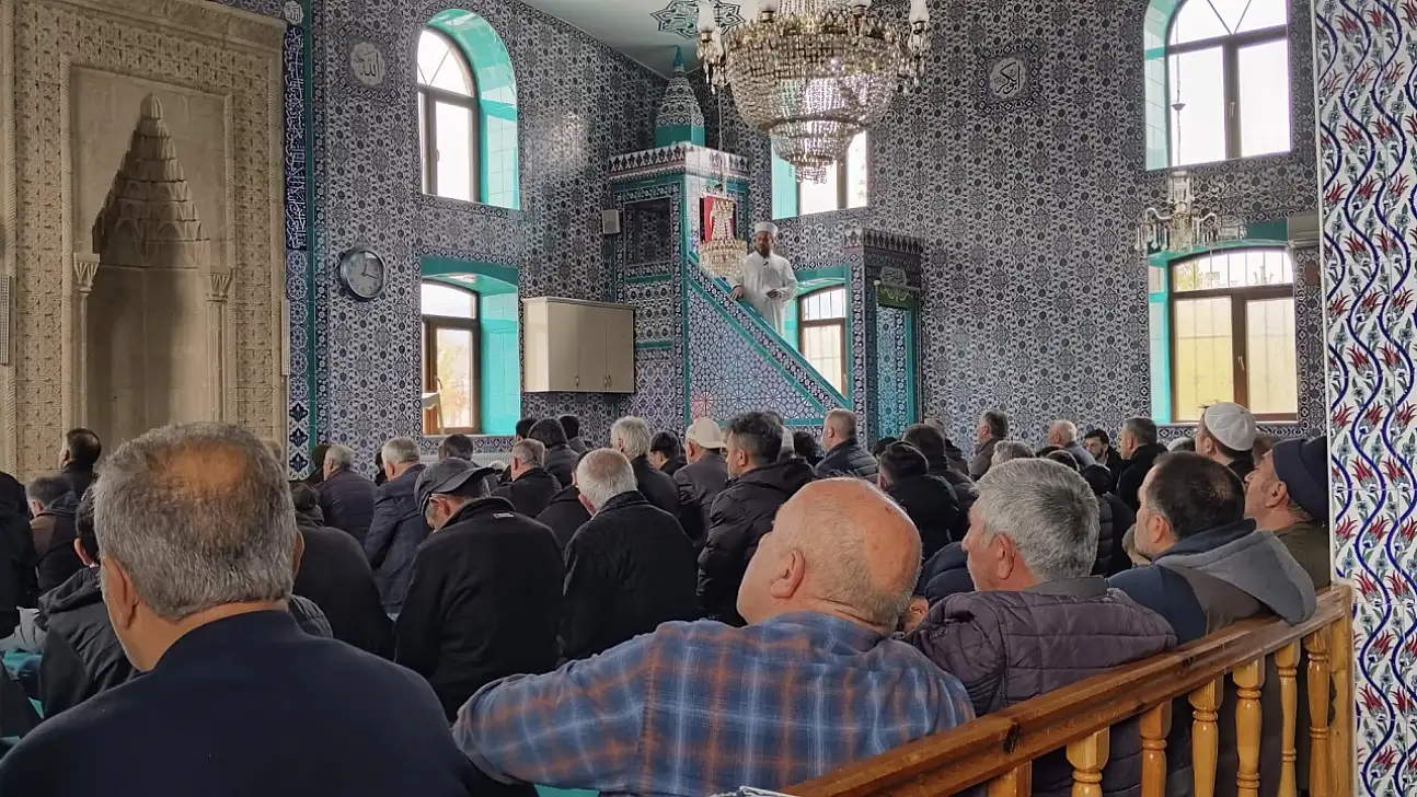 İlçe Müftüsü Çelebi, Cuma Namazı ve Taziye Ziyaretinde Bulundu