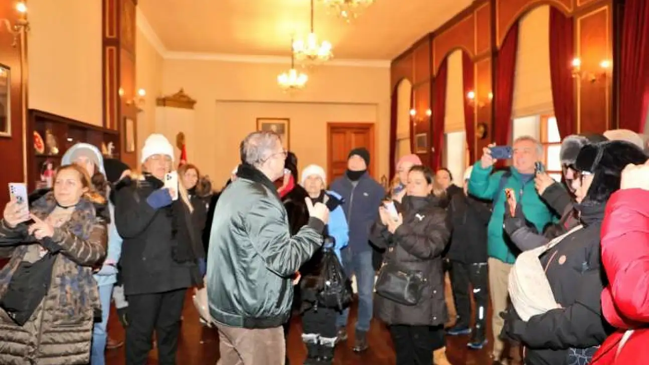 Kars Valisi Polat, misafirlerle tarihi ve kültürel zenginlikleri paylaştı