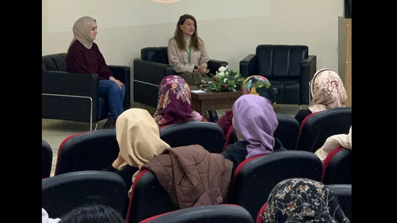 Kars Yeşilay'dan Üniversiteli Gençlere Gönüllülük Söyleşisi