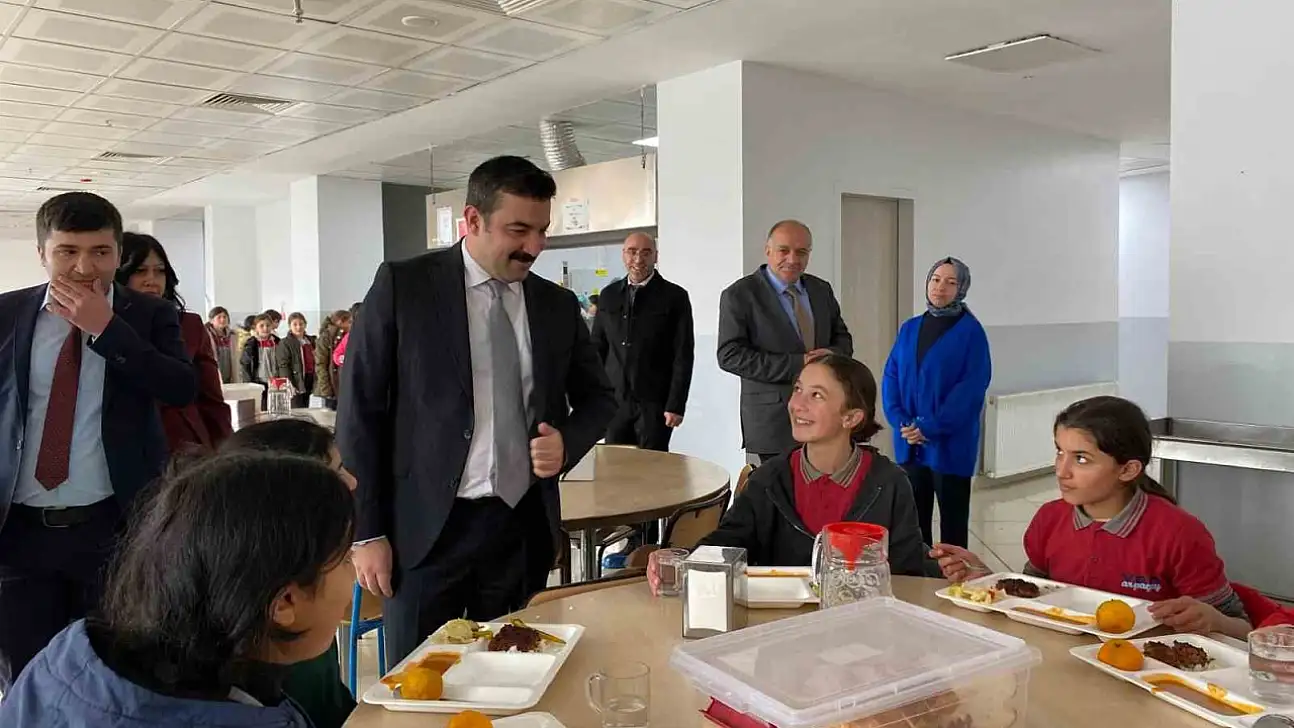 Kaymakam Akköz öğrencilerle buluşup sorunlarını dinledi, destek sözü verdi