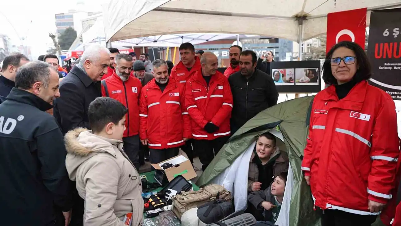 Muş'ta deprem şehitleri dualarla anıldı