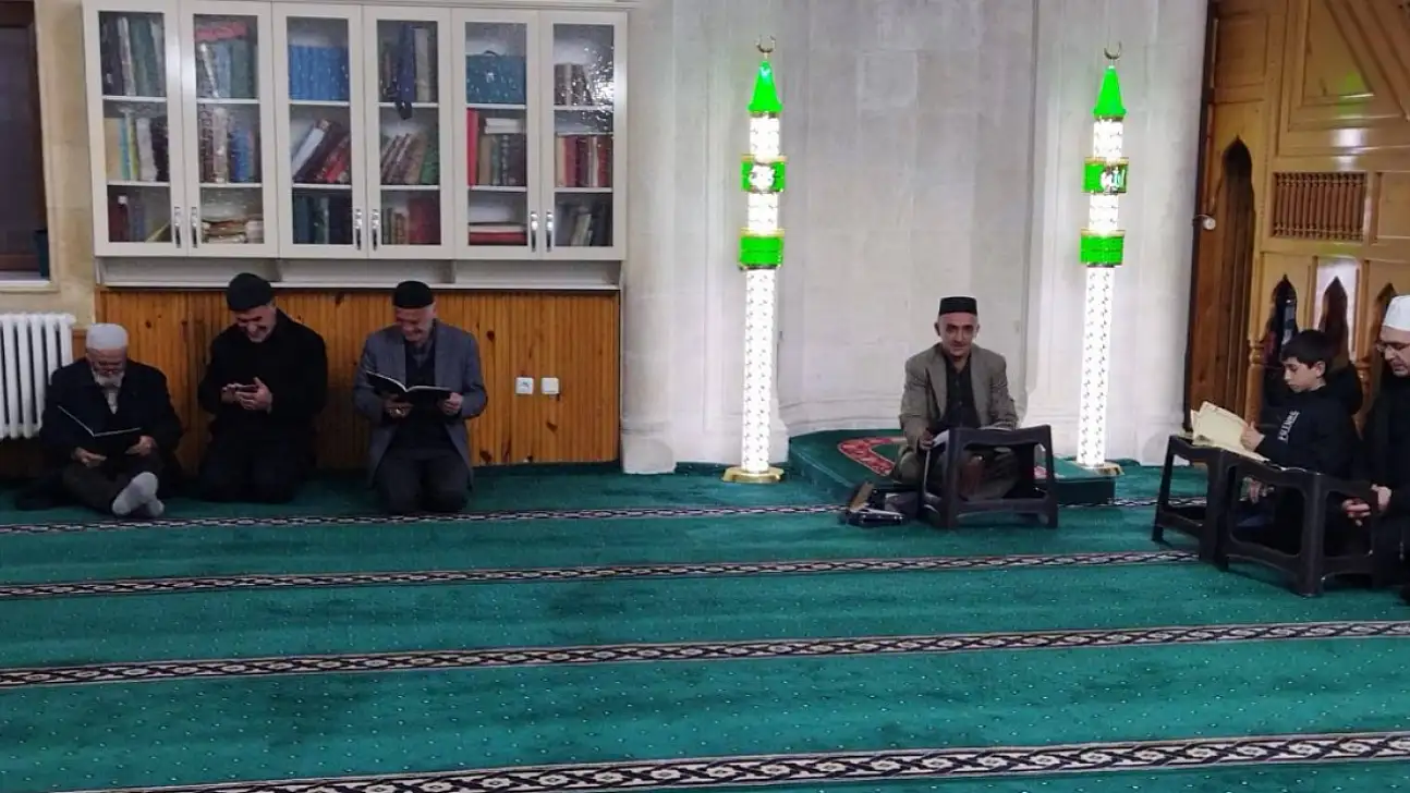 Oltu'da 1001 Hatim Okuması Programı Güllük Camii'nde Devam Ediyor
