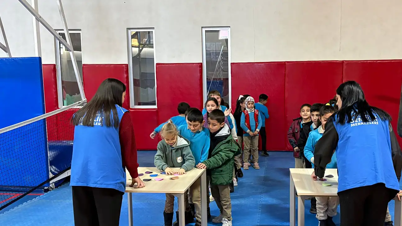 Pasinler Gençlik Merkezi'nde ÇEDES Kapsamında Öğrencilere Eğlenceli ve Öğretici Etkinlik