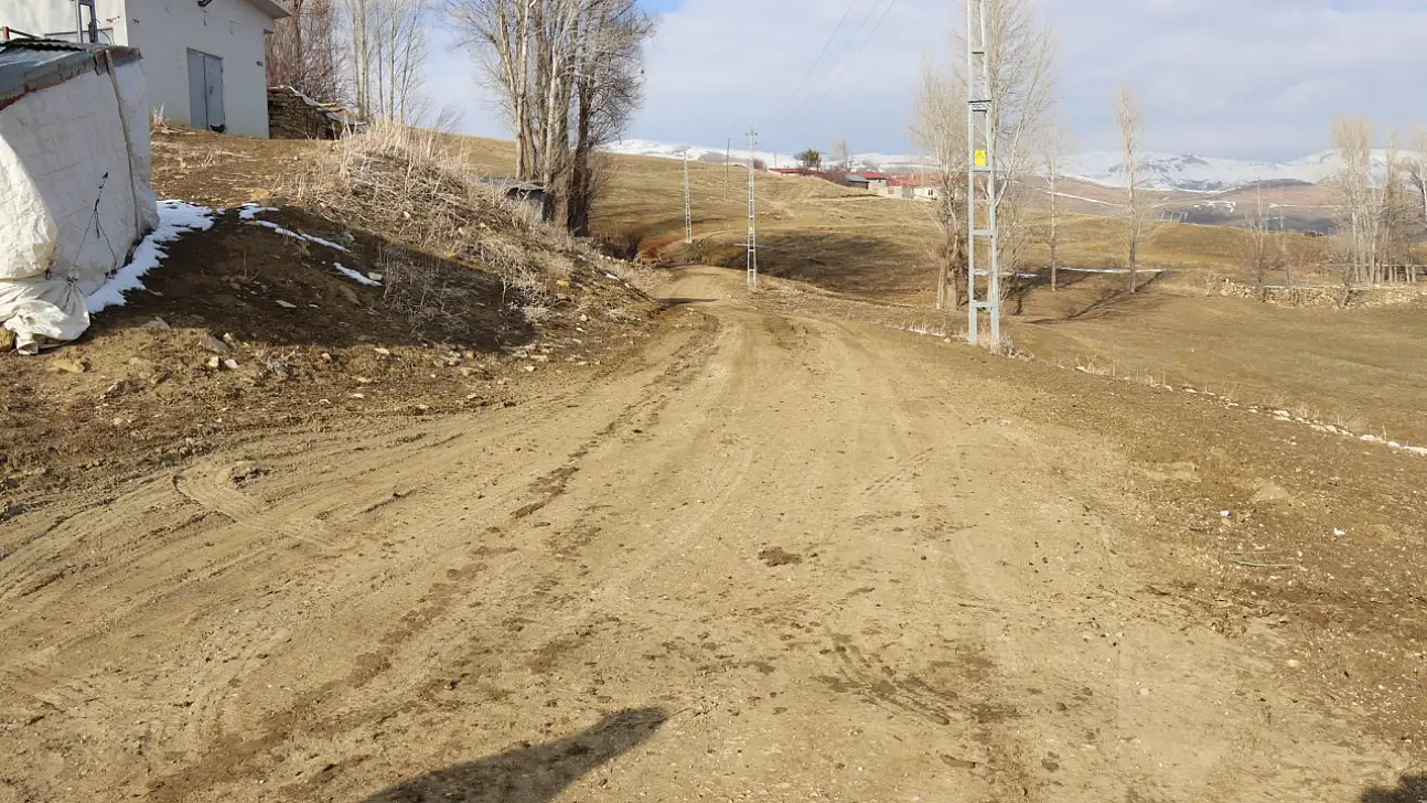 Söbeçayır Nurettin Mezrası'nda Sağlık İçin Yol Çalışması