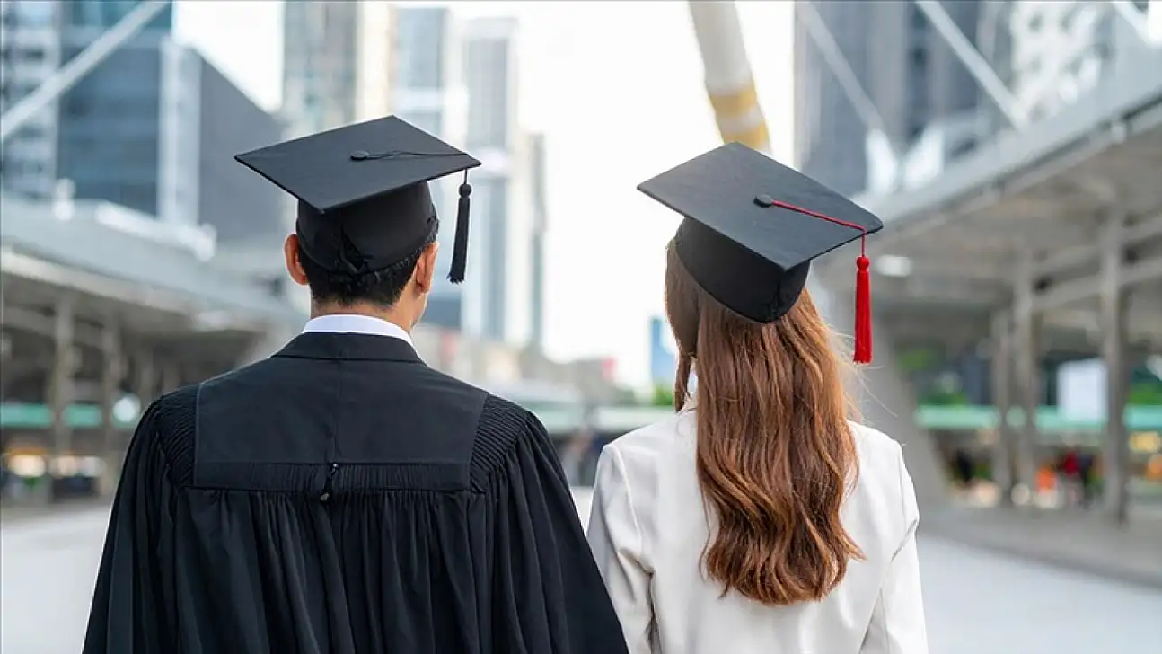 Üniversite mezunları neden iş gücünde öne çıkıyor?