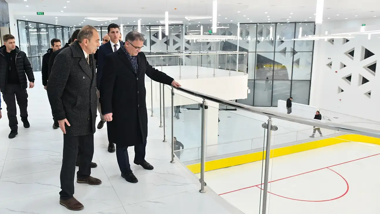 Van'da Buz Pateni Pisti Hizmete Giriyor