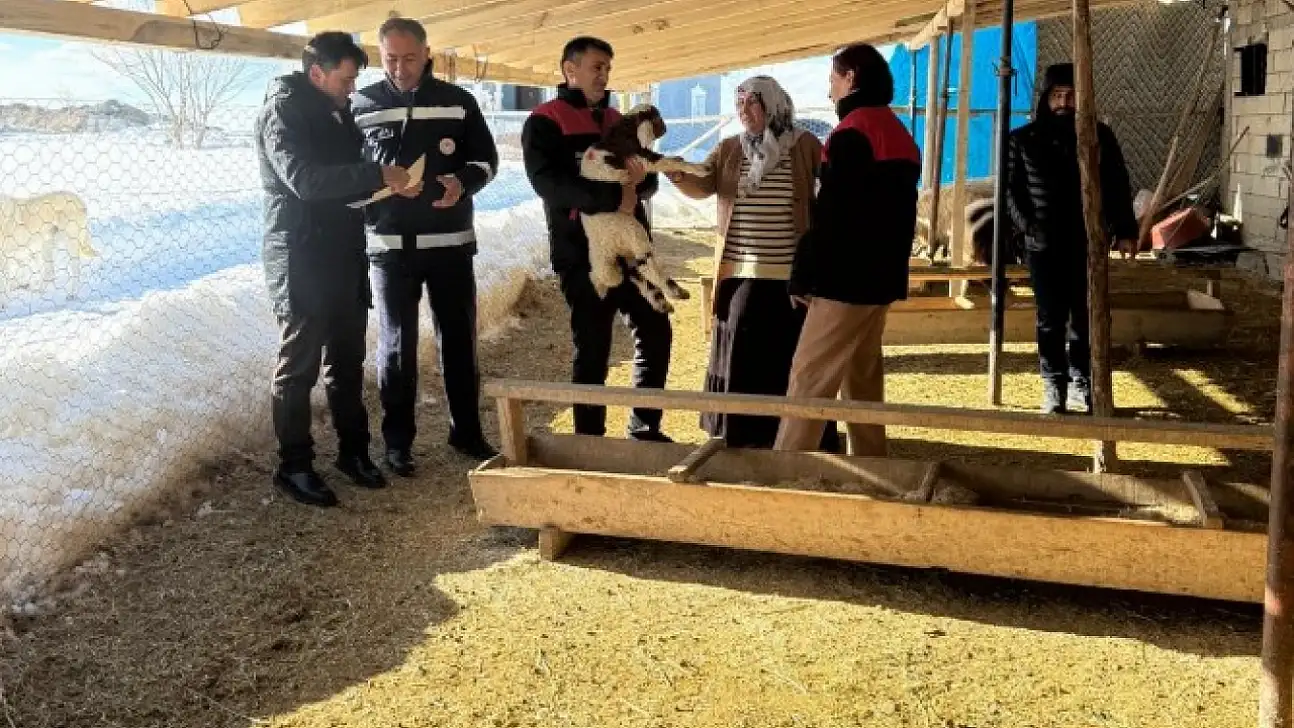 Van'da Çiftçilere Sahada Destek Ziyareti