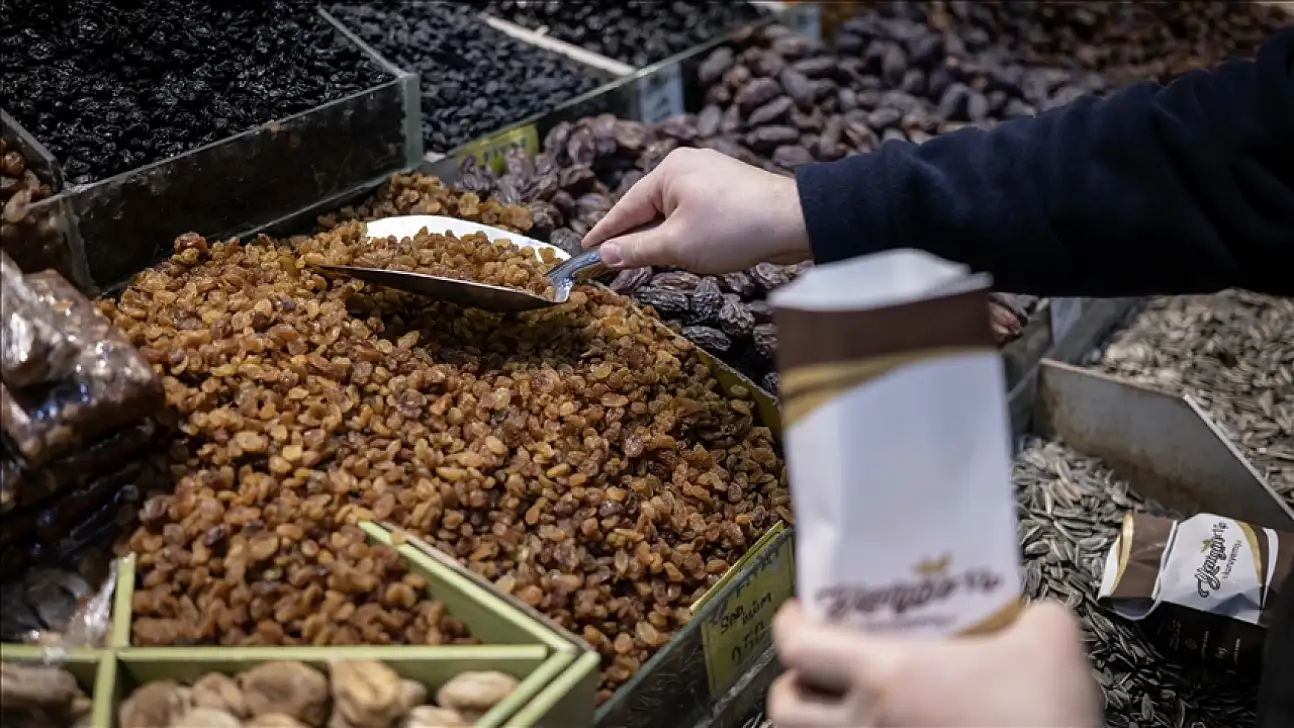 Yılbaşı sofralarına özel kuru yemiş alışverişi hızlandı
