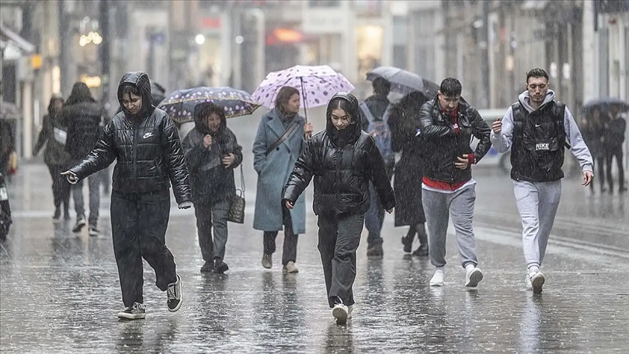 Yurt genelinde aralıklı yağışlar bekleniyor: Ağrı ve üç büyükşehirde nasıl bir hava var?