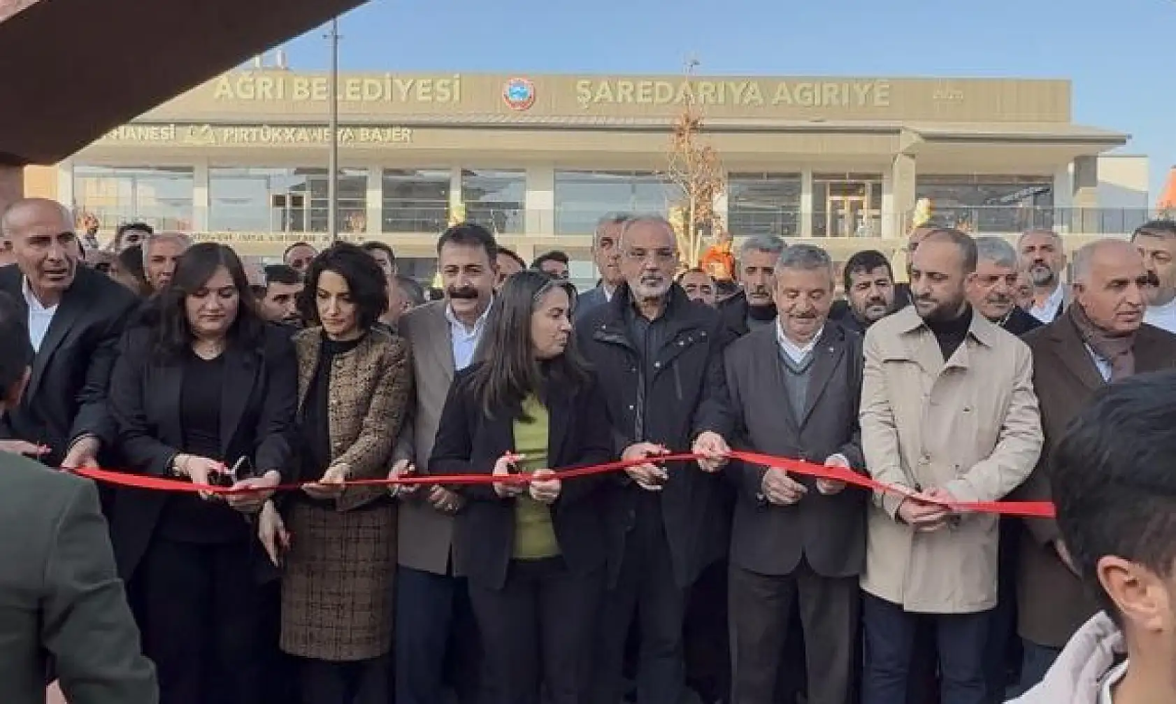 Şehrin yeni yaşam merkezi Ağrı Kent Meydanı halkla buluştu