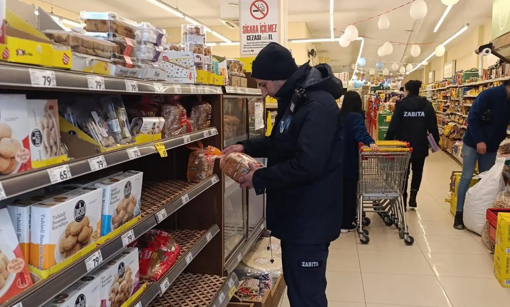 Doğubayazıt'ta halk sağlığı için düğmeye basıldı, marketlere ceza yağdı