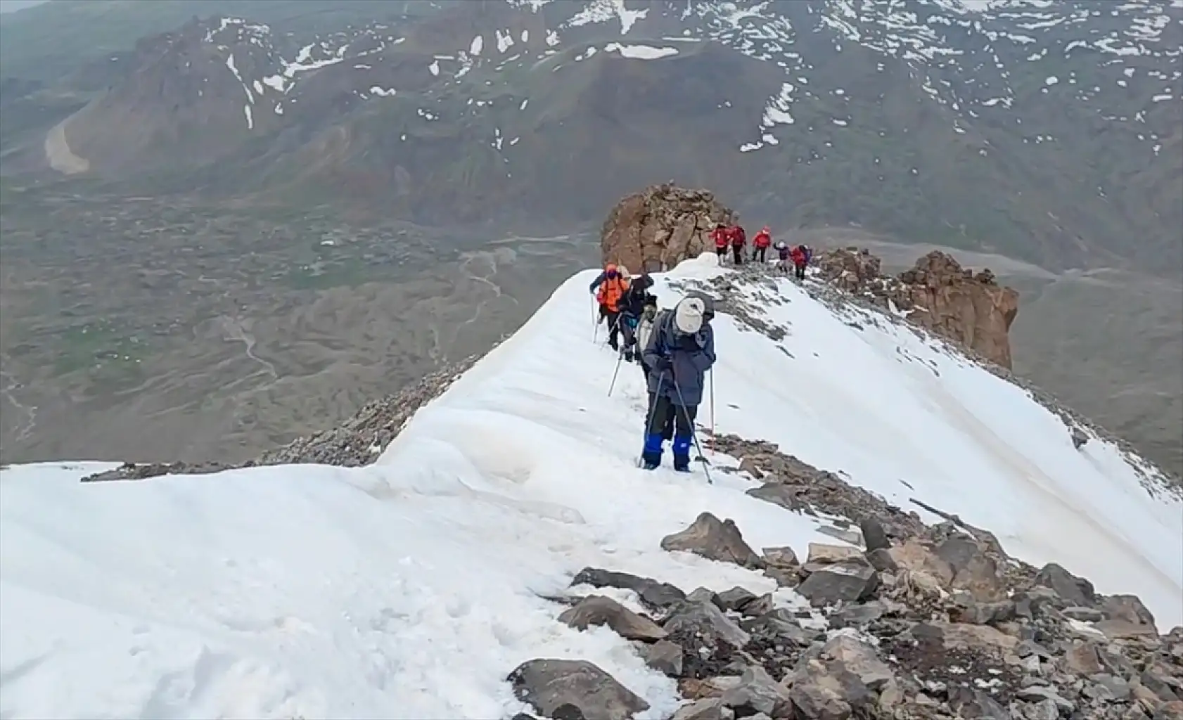 Küçük Ağrı'da 106 yürek, 106 adım: Bayram coşkusu zirveye taşındı