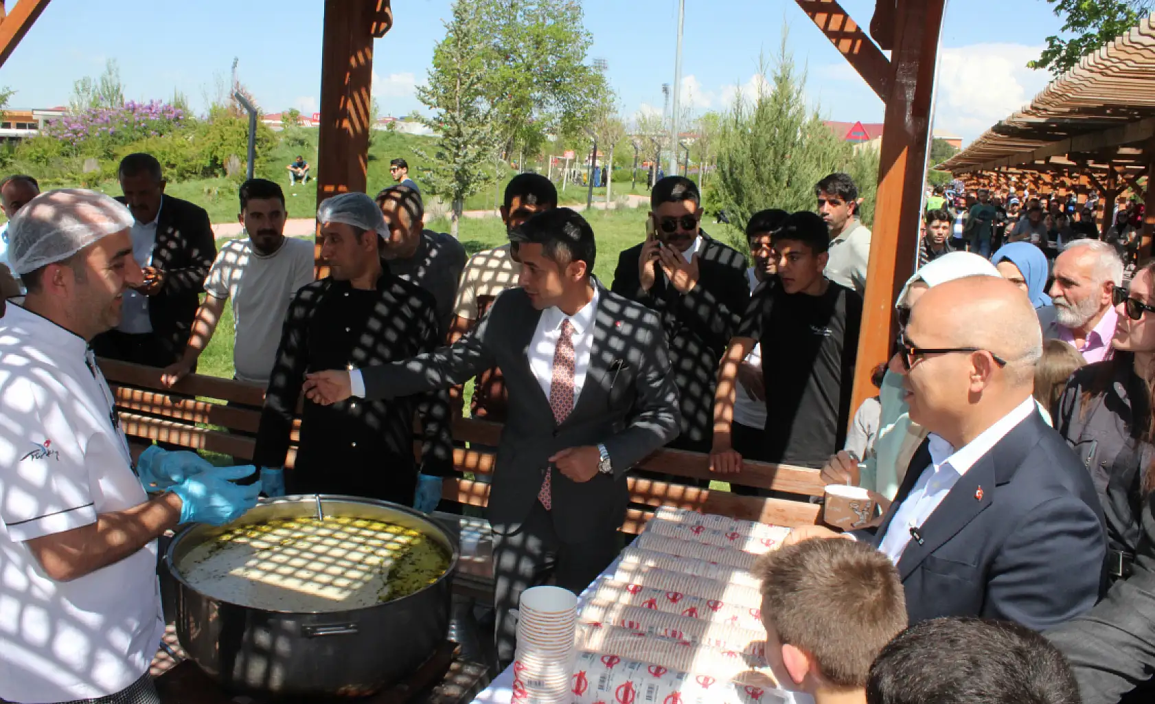 Türk Mutfağı Haftası'nda Ağrı'nın tescilli dönerini Vali Koç kesti