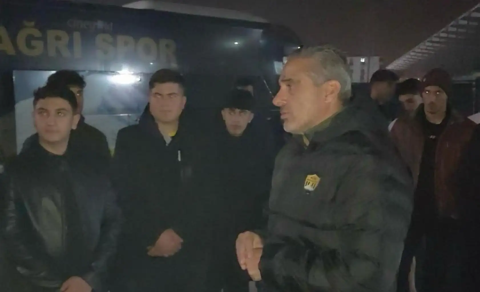 Zor günlerden geçen Ağrı Spor'a taraftarlar moral verdi