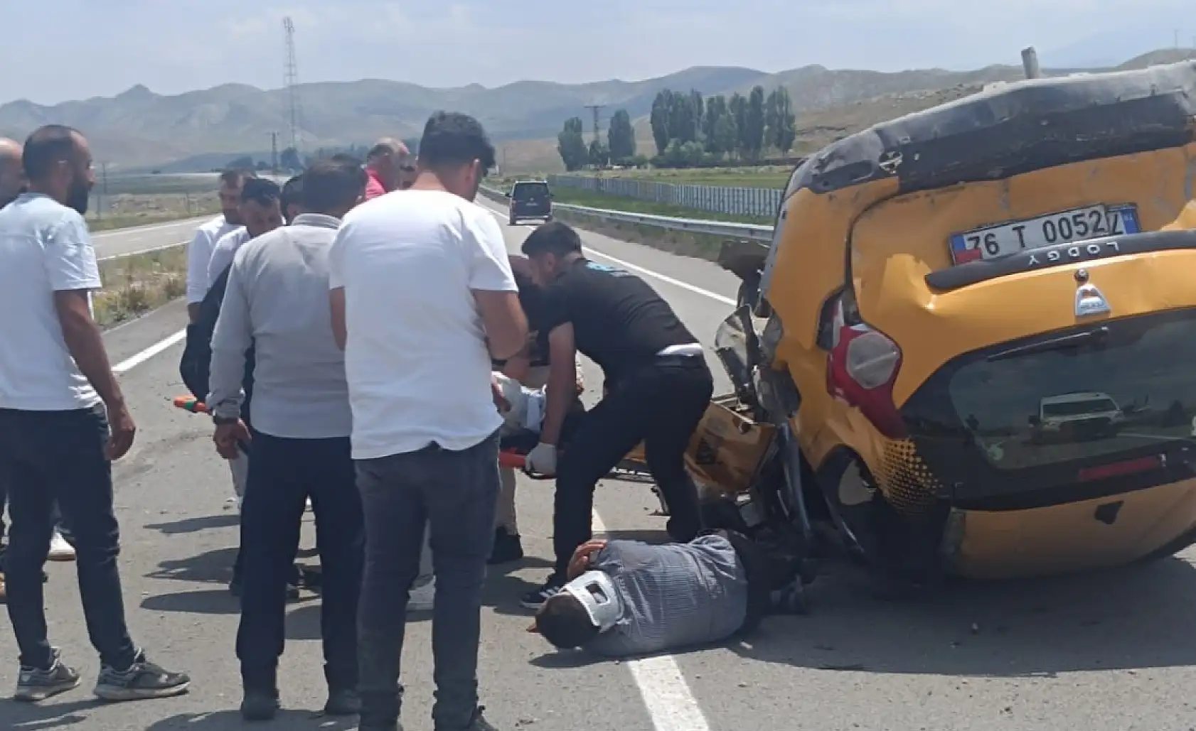Doğubayazıt-Diyadin yolunda taksi takla attı: 4 yaralı