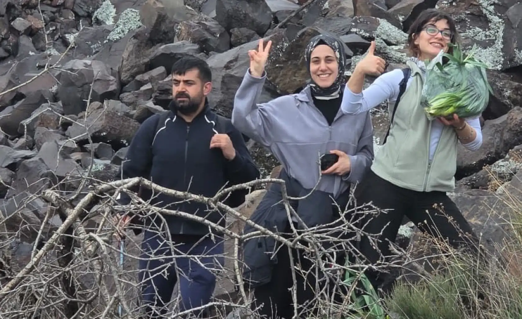 Ağrı'da doğaseverler hem gezdi hem de şifalı otlar topladılar