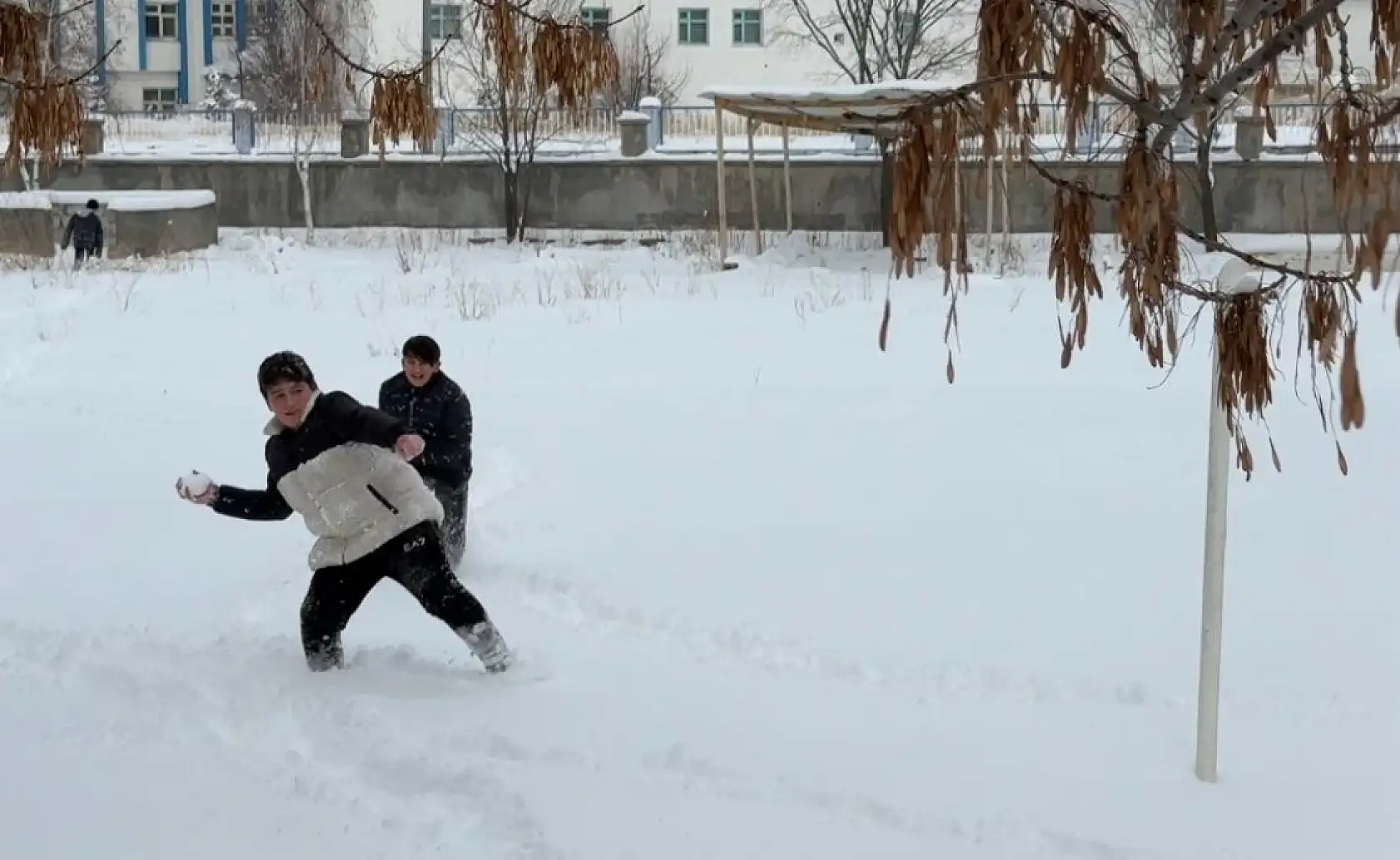 Ağrı'da kar tatilinin keyfini en iyi çocuklar çıkardı
