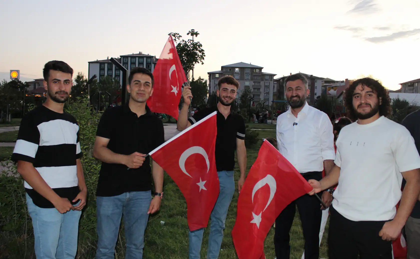 AK Parti Ağrı teşkilatından 'Terörsüz Türkiye' için bayraklı buluşma