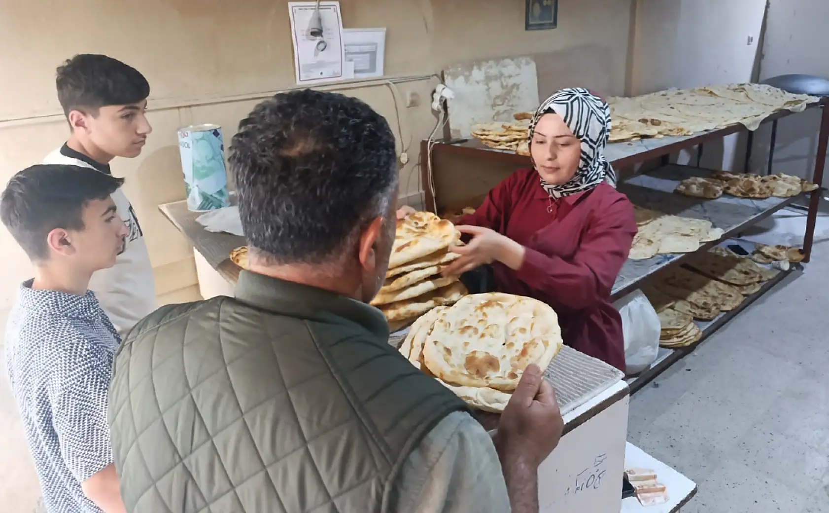 11 yıldır tandır başında, ekmeğini alın teriyle kazanıyor