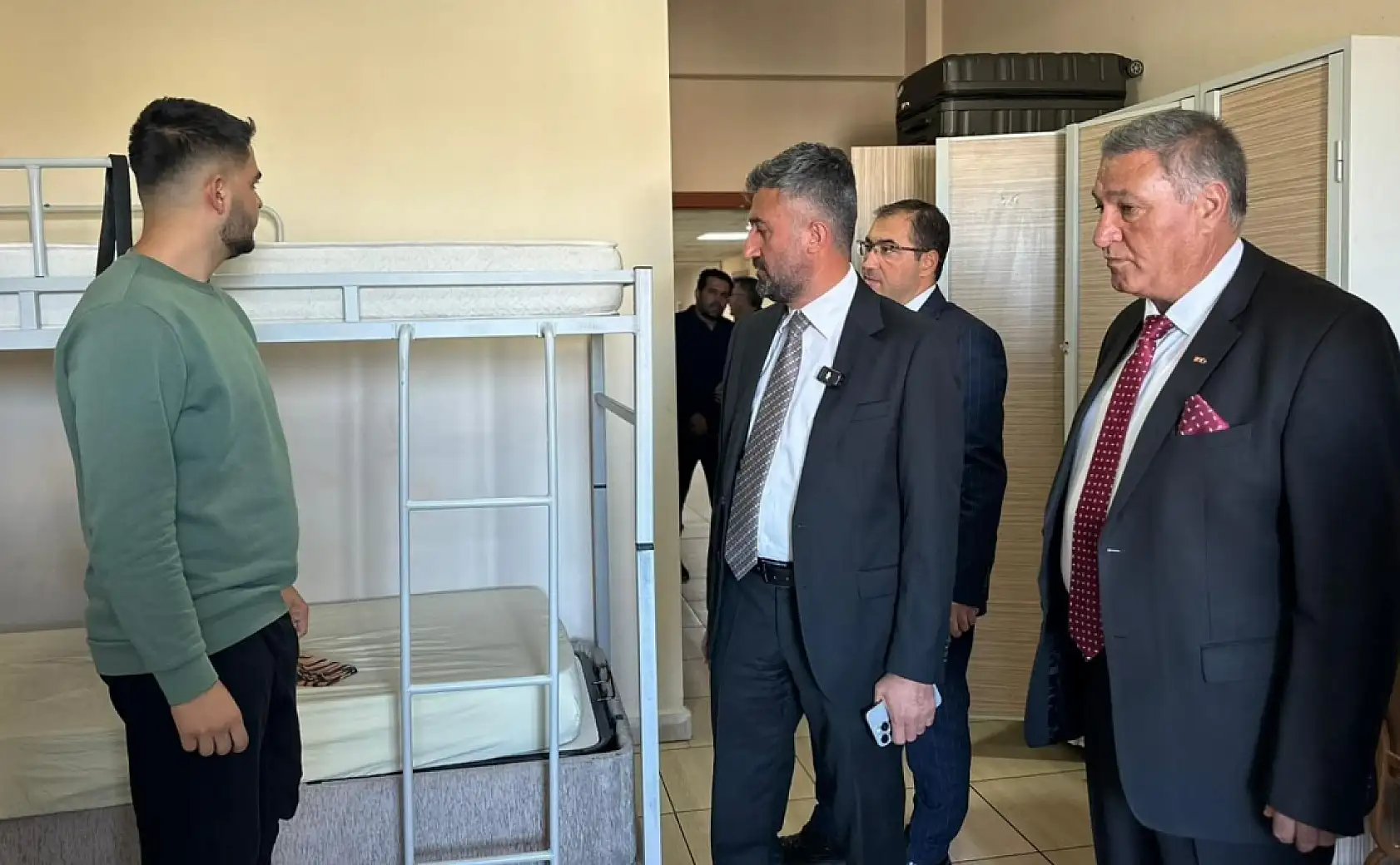 Başkan Yıldız KYK yurtlarını inceledi, gençlerle sohbet etti