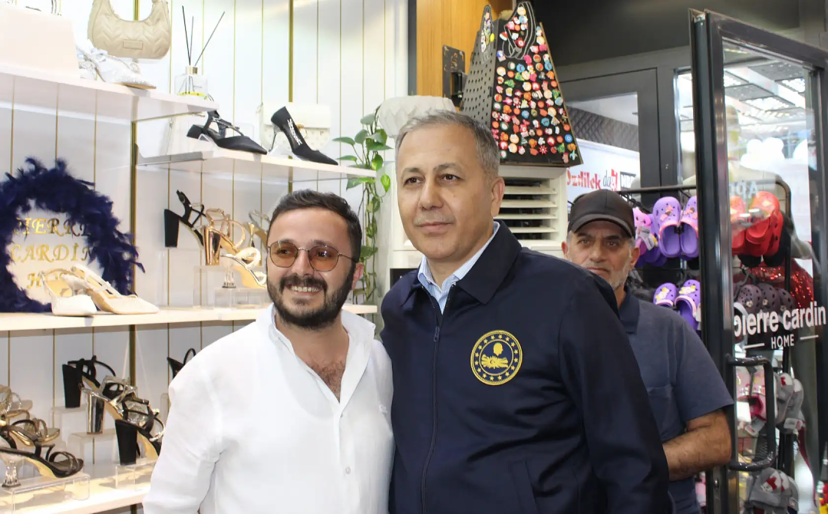 Bakan Yerlikaya'dan Cumhuriyet Caddesi çıkarması